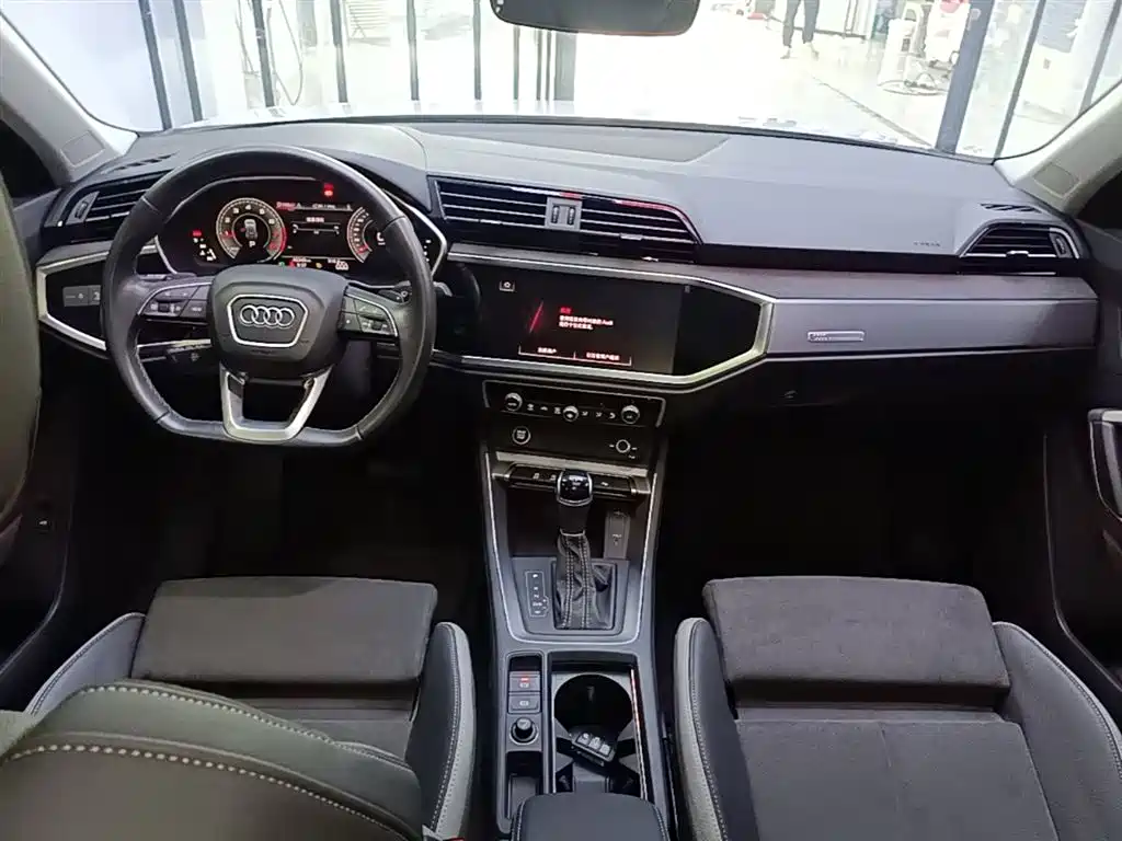 Audi Q3 2023 — фото 10