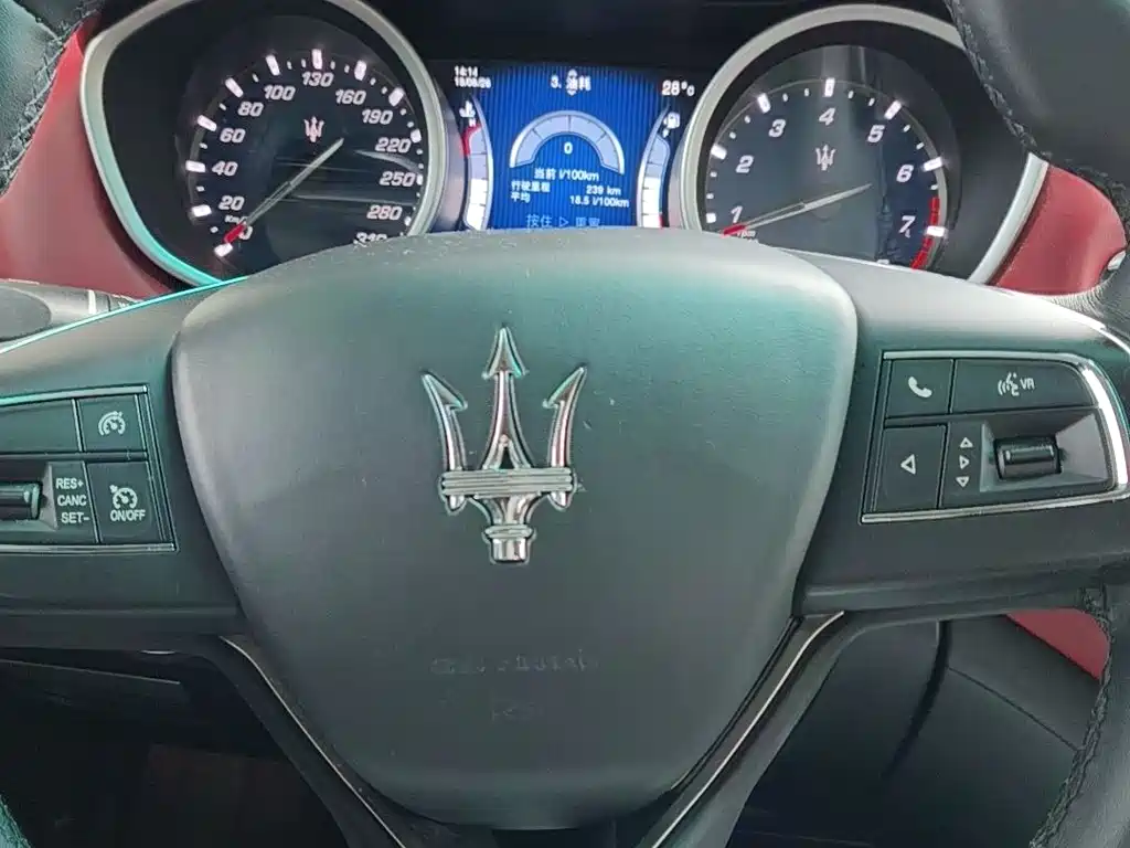 Maserati Ghibli 2016 — фото 11