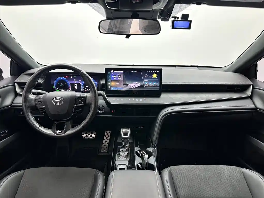 Toyota Camry 2024 — фото 10
