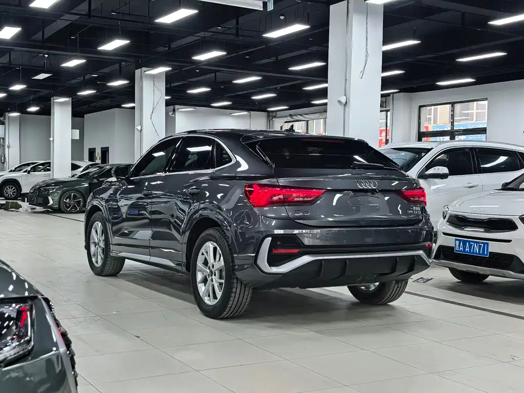 Audi Q3 Sportback 2023 — фото 24