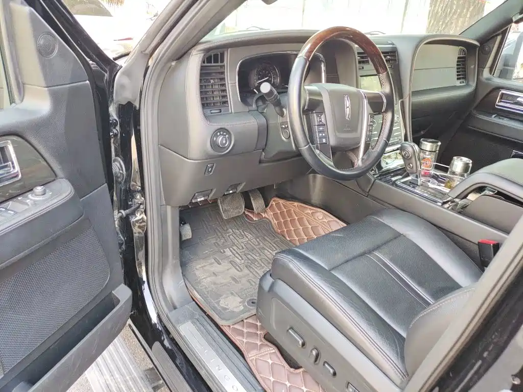 Lincoln Navigator 2017 — фото 14