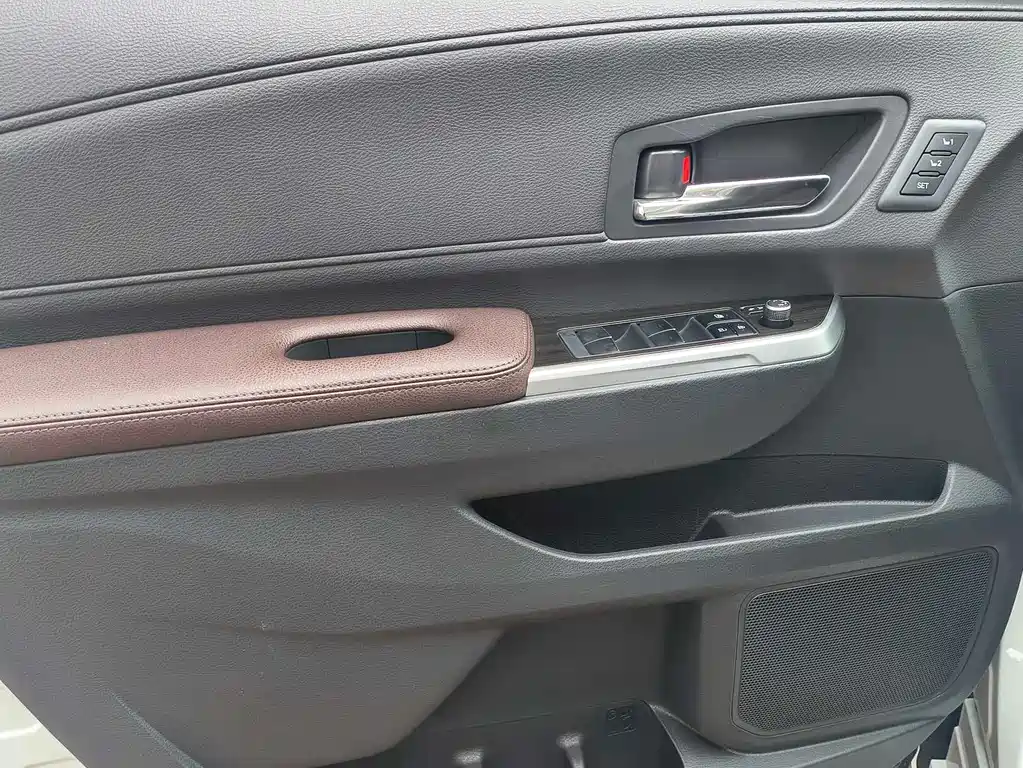 Toyota Granvia 2023