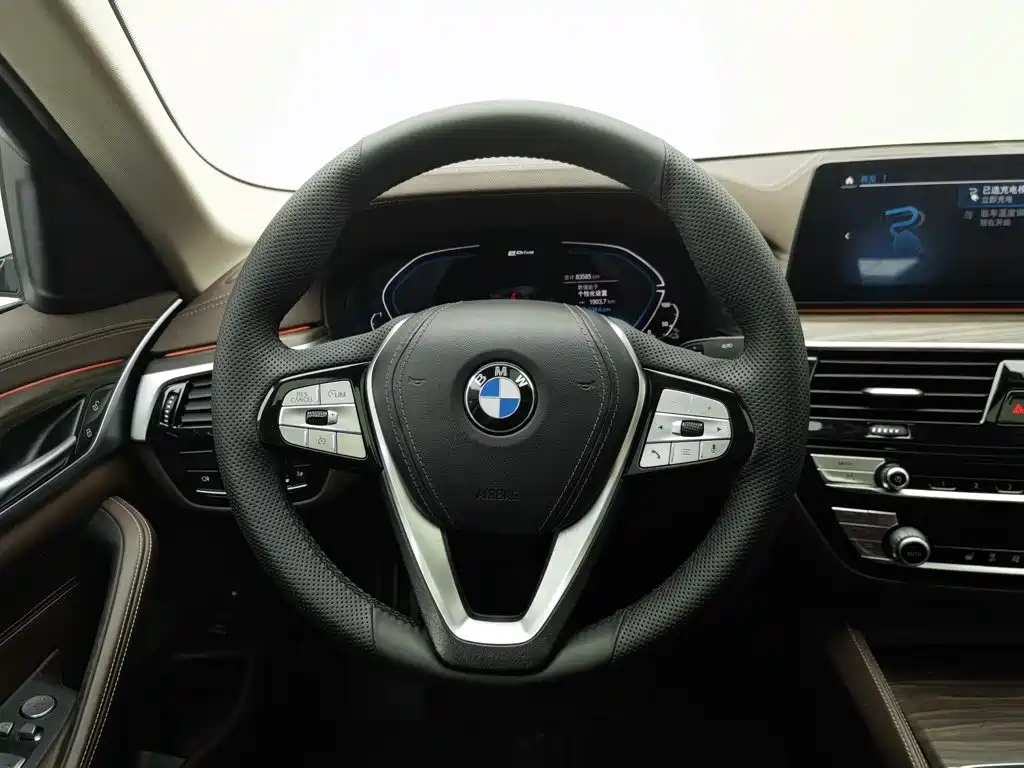BMW 5 Series New Energy 2020 — фото 11