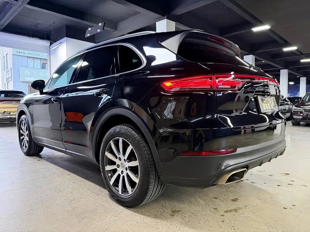 Porsche Cayenne 2018 — фото 12