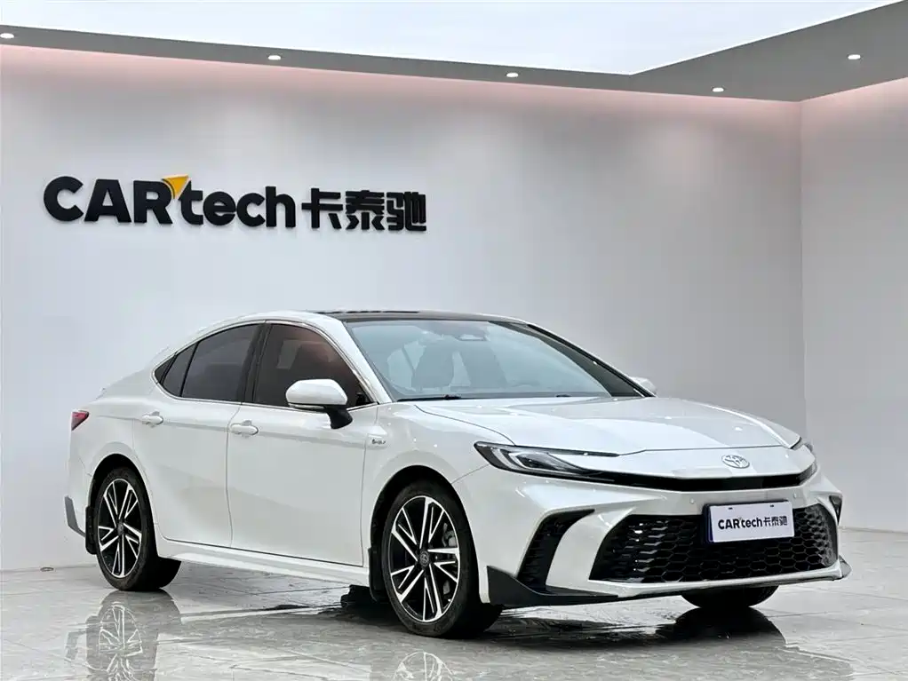 Toyota Camry 2024 — фото 6