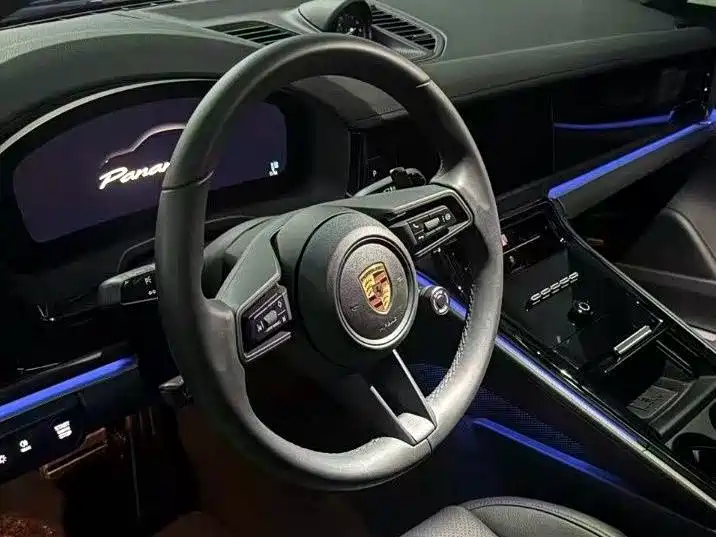 Porsche Panamera 2025