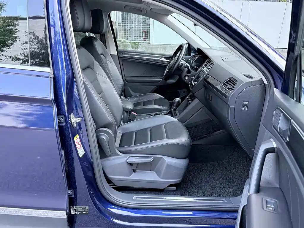 Volkswagen Tiguan 2017 — фото 12