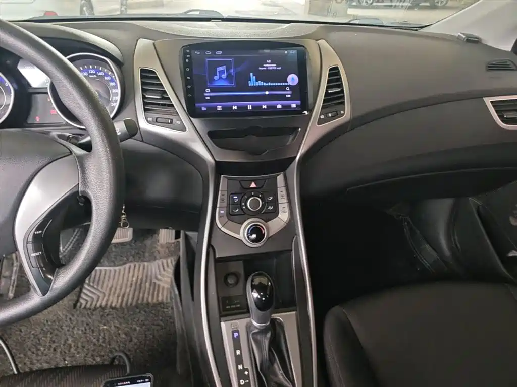 Hyundai Elantra Langdong 2015 — фото 13