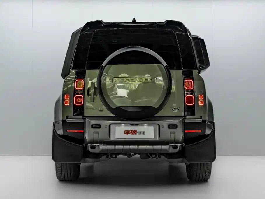 Land Rover Defender 2023 — фото 6