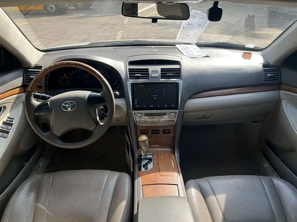 Toyota Camry 2010 — фото 6