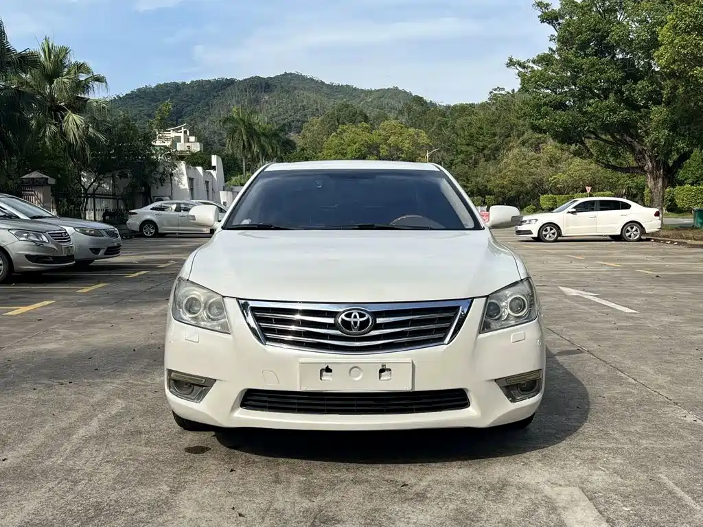 Toyota Camry 2010 — фото 2