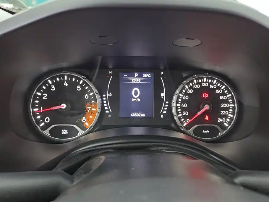 Jeep Renegade 2017 — фото 14