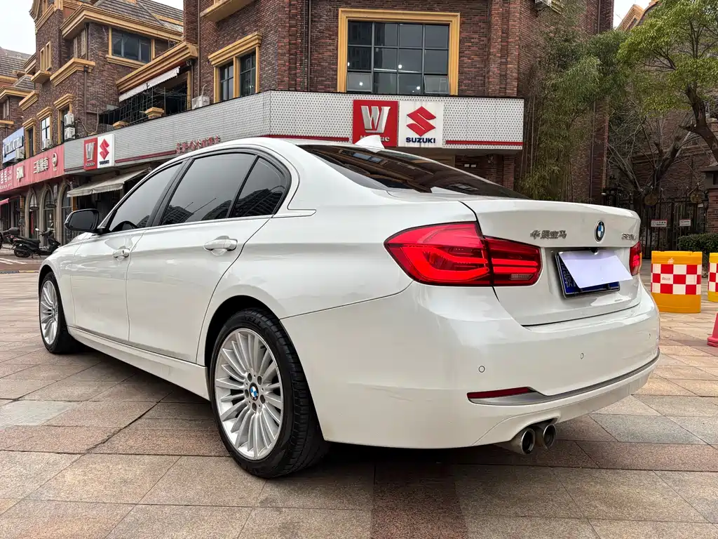 BMW 3 Series 2018 — фото 20