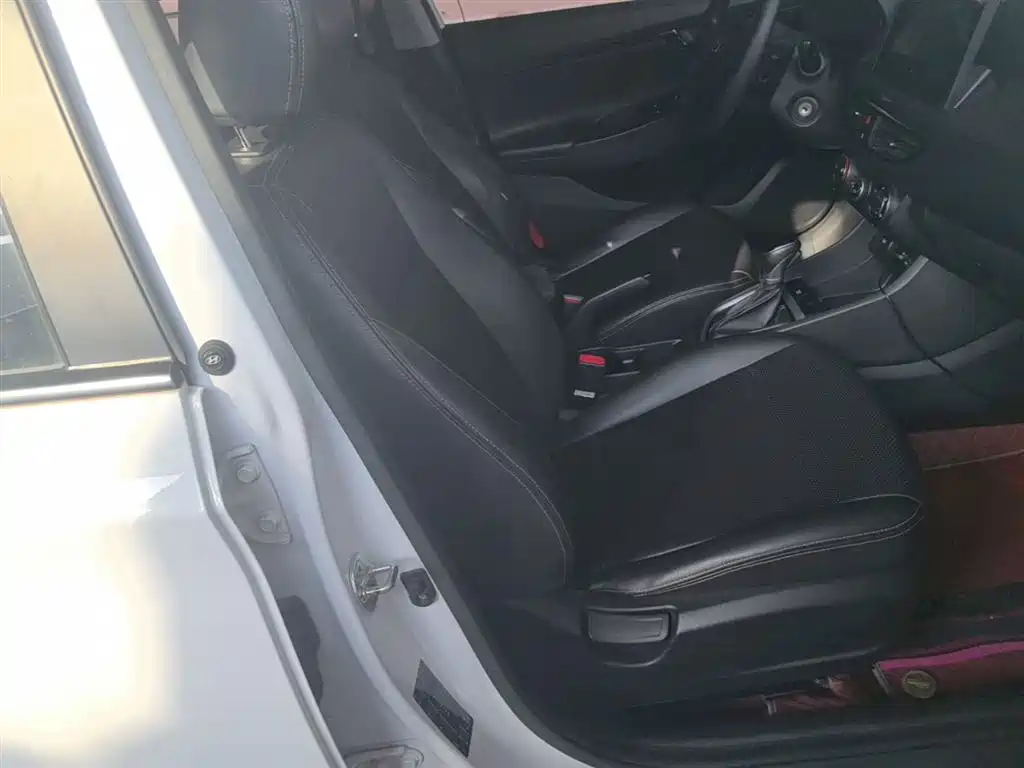 Hyundai Elantra 2018 — фото 25