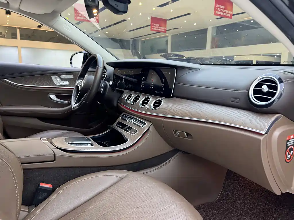 Mercedes-Benz E-Class 2022 — фото 17