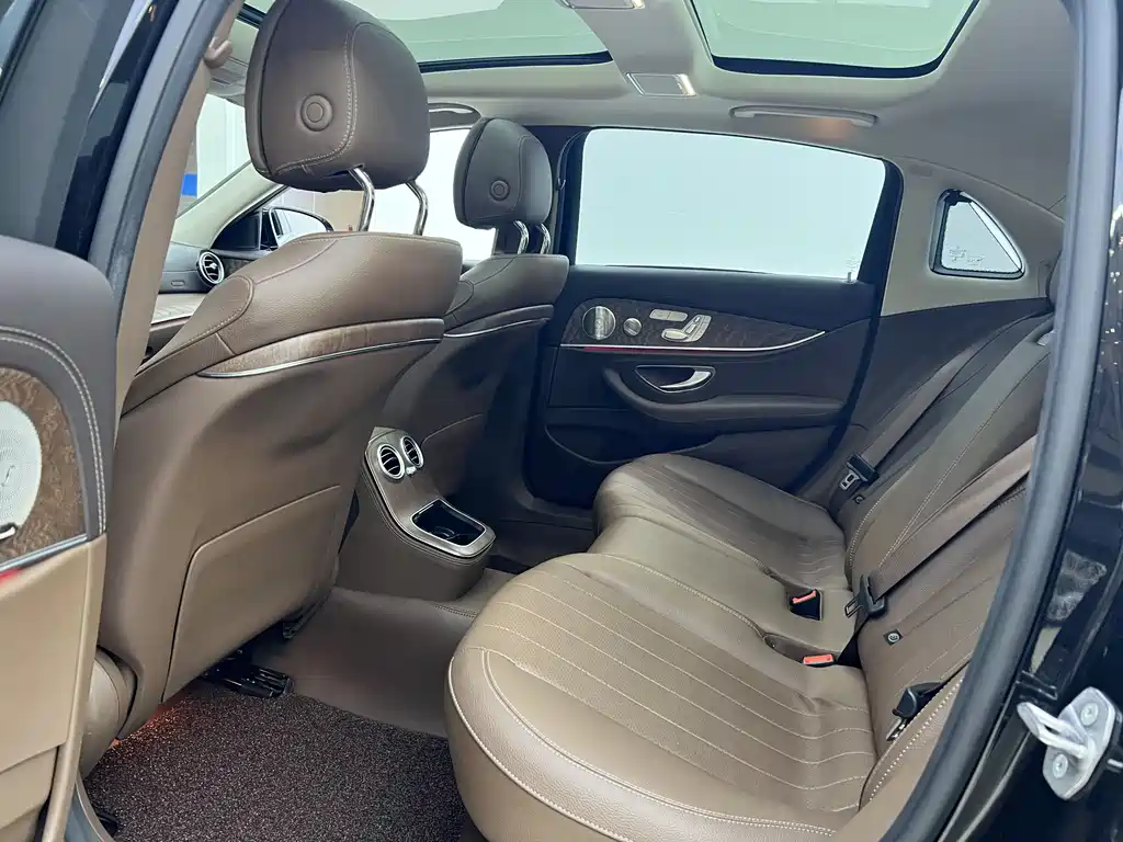 Mercedes-Benz E-Class 2022 — фото 18