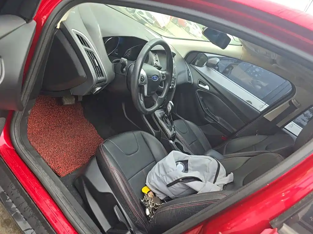 Ford Focus 2015 — фото 15