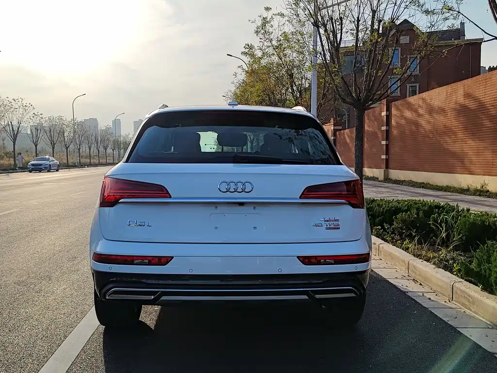 Audi Q5L 2023 — фото 28