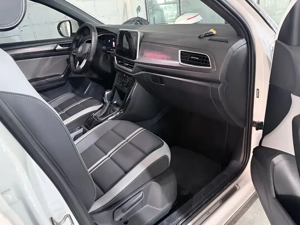 Volkswagen T-Roc 2023 — фото 21