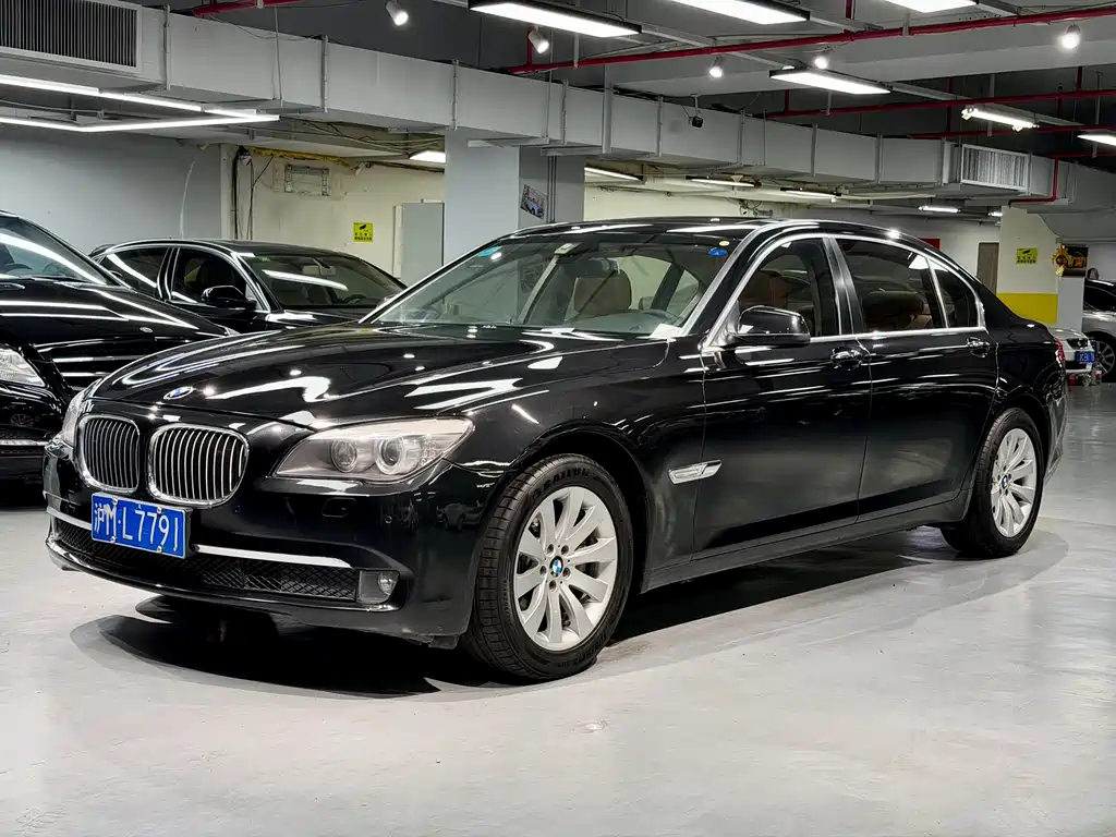 BMW 7 Series 2012 — фото 1