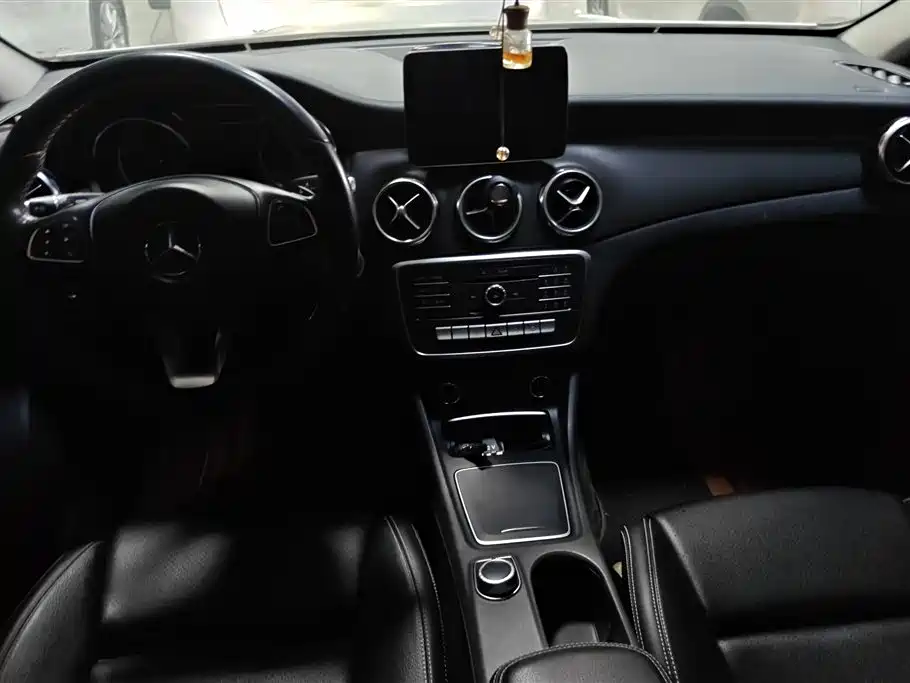Mercedes-Benz GLA 2018 — фото 12