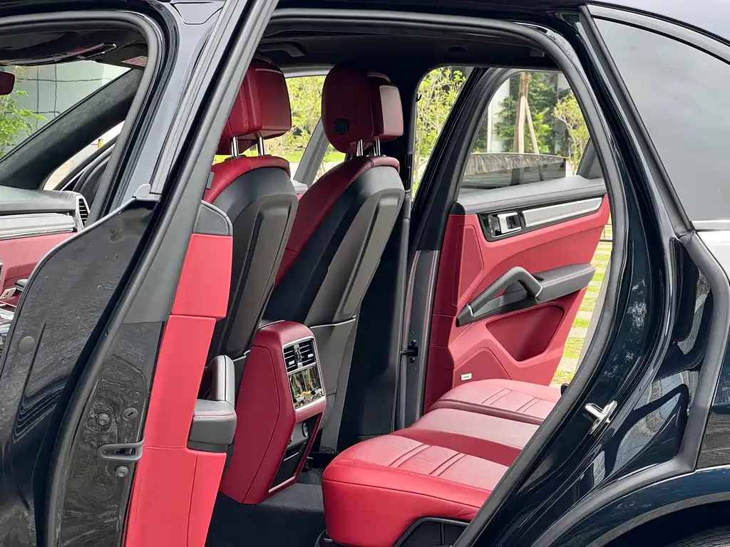 Porsche Cayenne Hybrid 2023 — фото 11