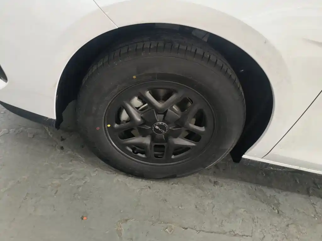 BYD Seal 05 DM-i 2026 — фото 23