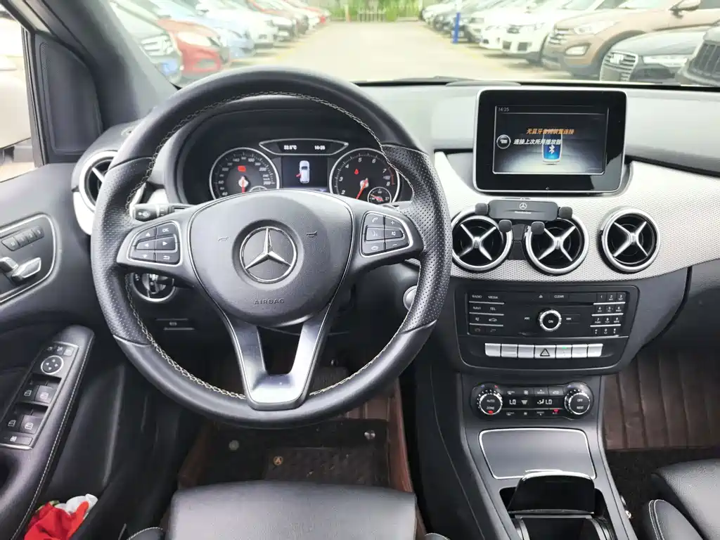 Mercedes-Benz B-Class 2016 — фото 13