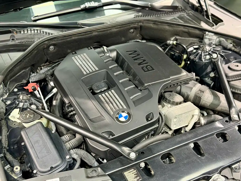 BMW 7 Series 2012 — фото 18