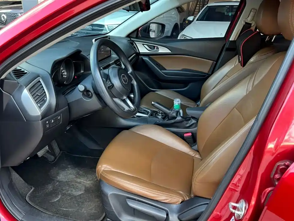 Mazda 3 Axela 2018 — фото 12