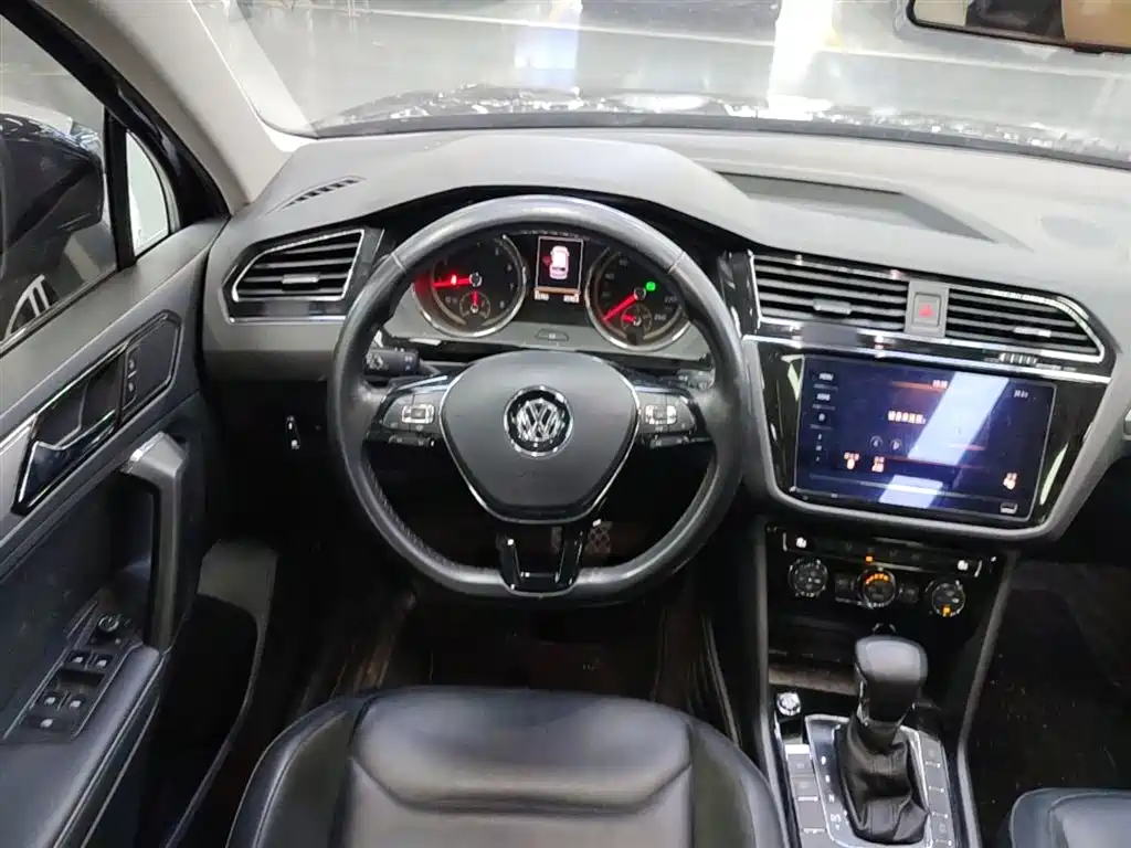 Volkswagen Tiguan L 2020 — фото 11