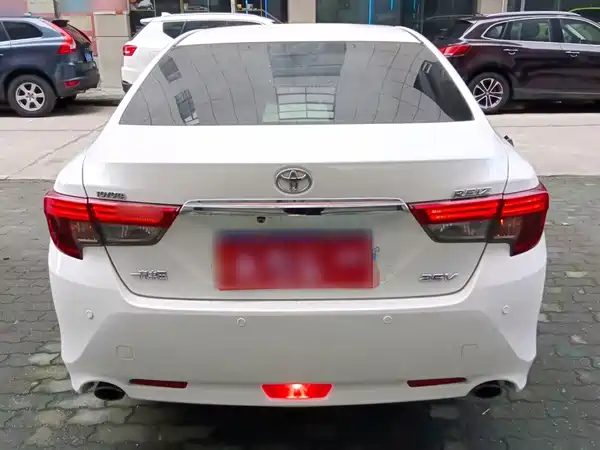 Toyota Reiz 2015