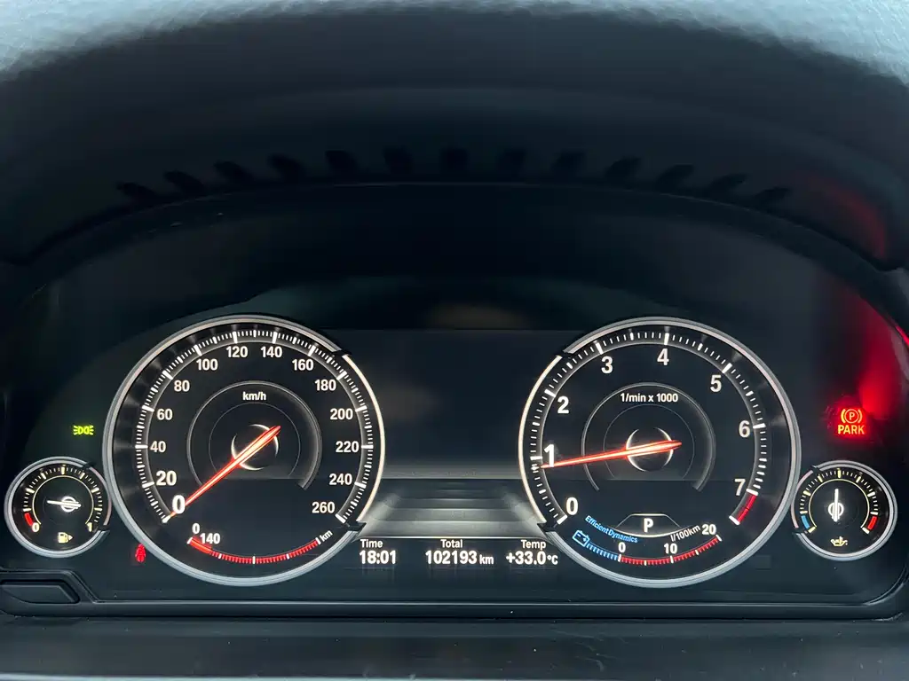 BMW 5 Series 2017 — фото 13
