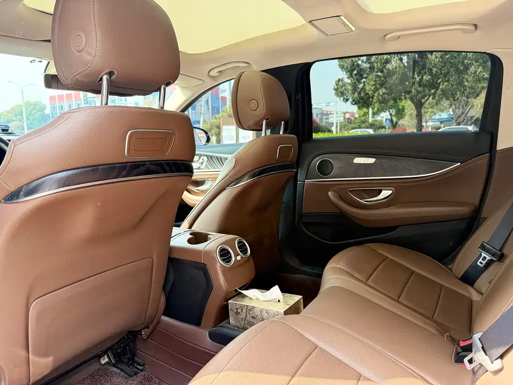 Mercedes-Benz E-Class 2019 — фото 10