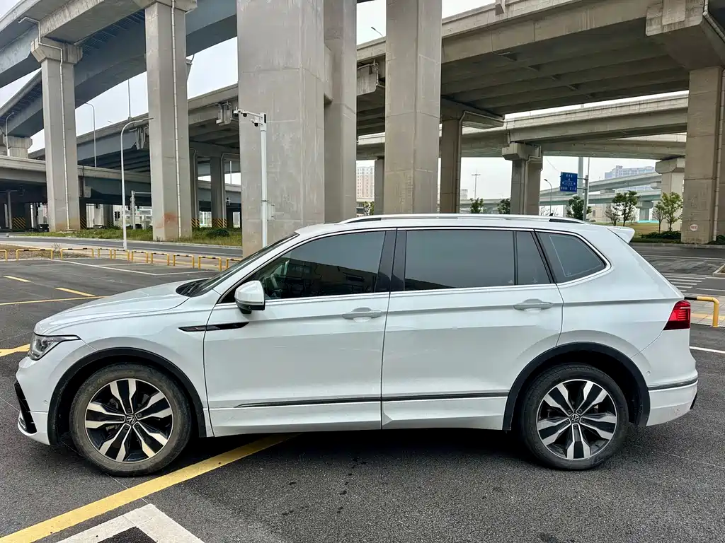 Volkswagen Tiguan L 2023 — фото 5