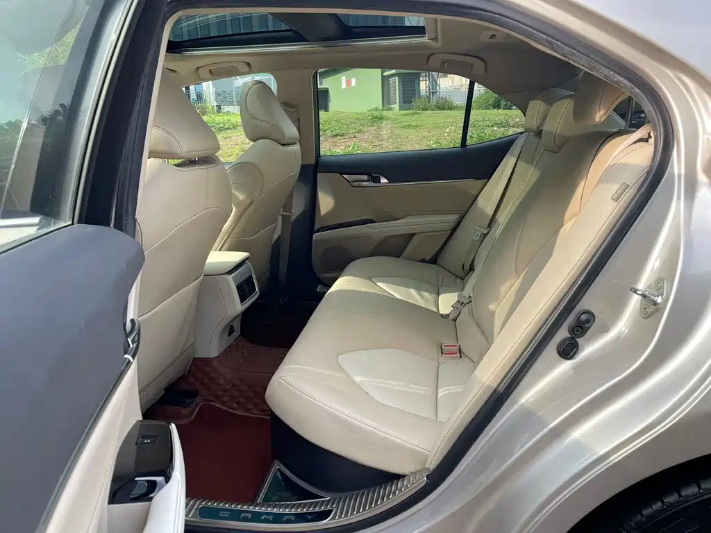 Toyota Camry 2020 — фото 15