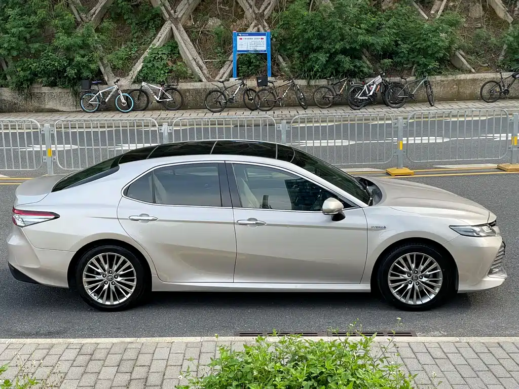 Toyota Camry 2020 — фото 22