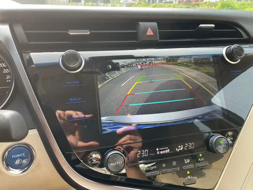 Toyota Camry 2020 — фото 12