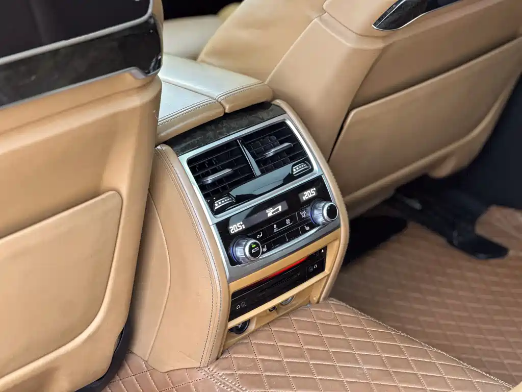 BMW 7 Series 2016 — фото 12