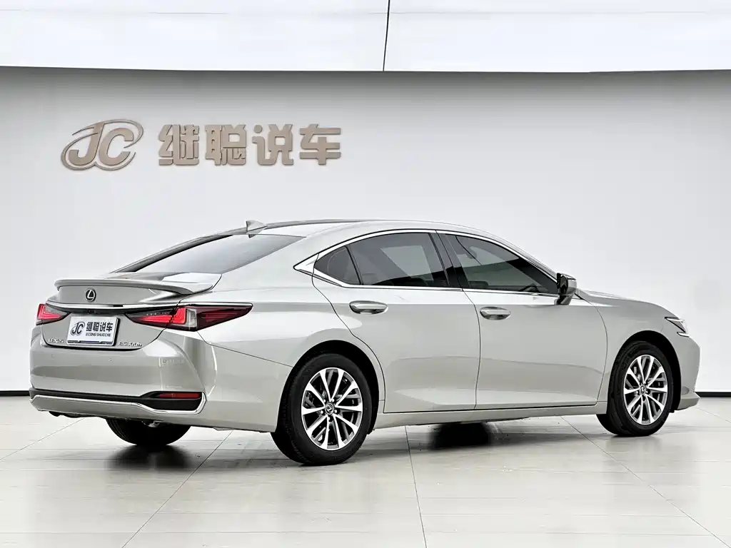 Lexus ES 2022 — фото 7
