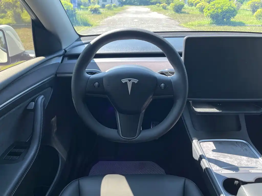 Tesla Model Y 2023 — фото 15