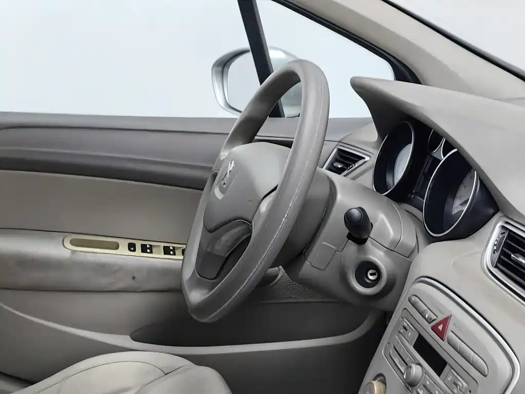 Peugeot 308 2015 — фото 22