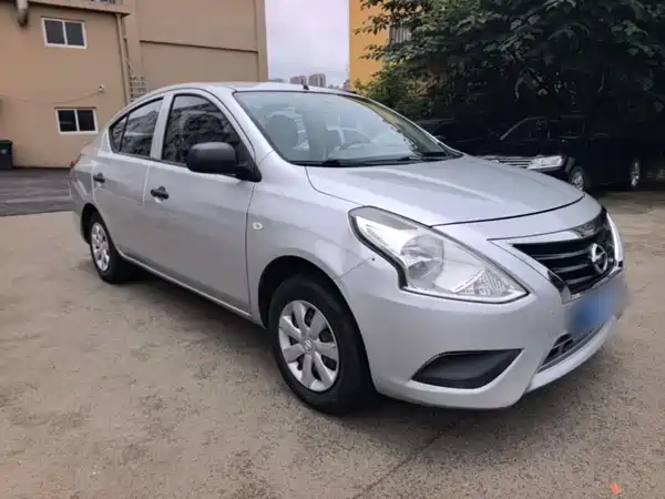 Nissan Sunny 2015