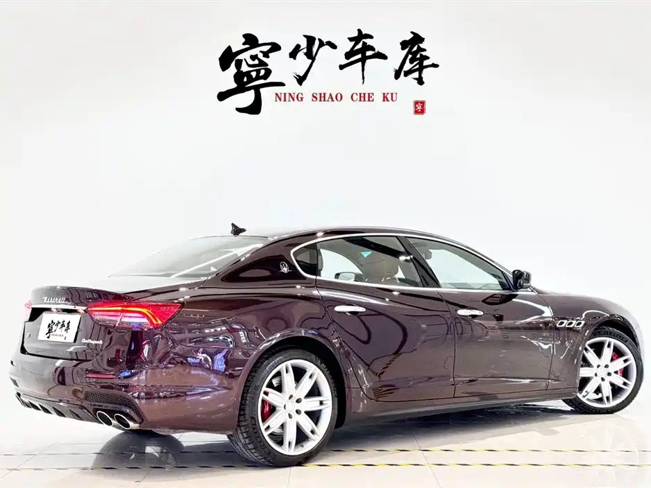 Maserati Quattroporte 2016 — фото 17