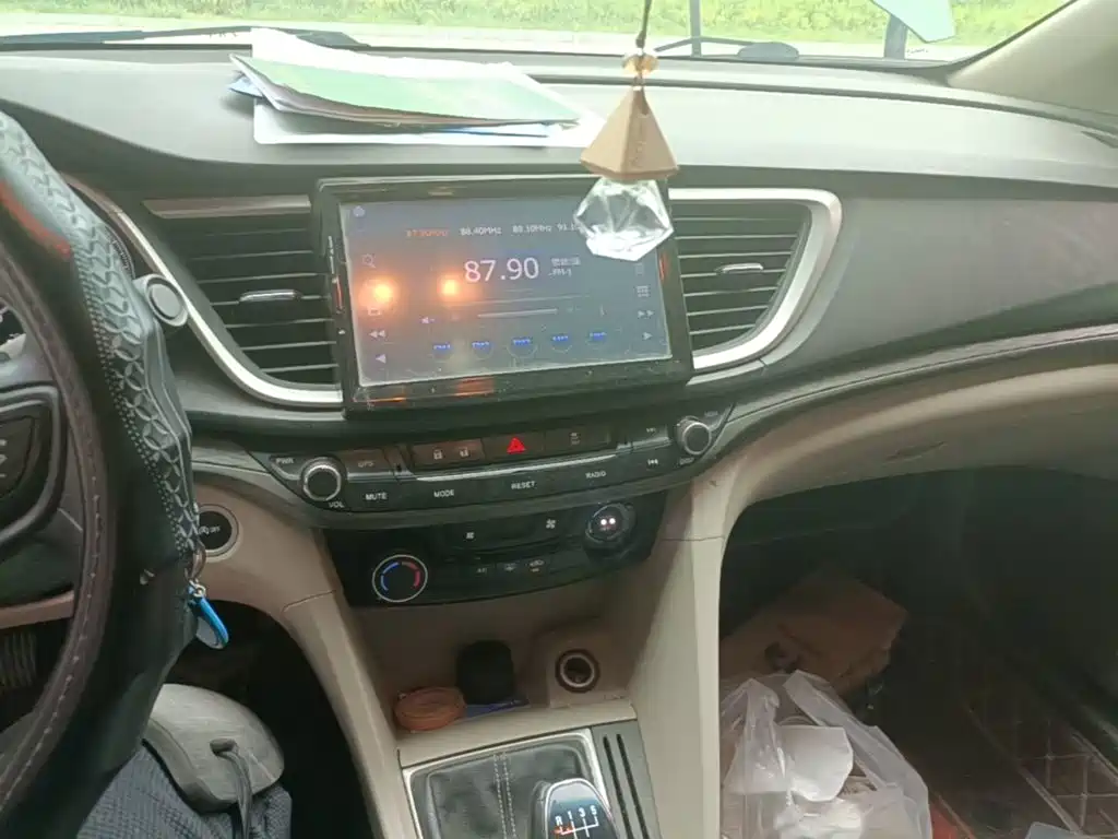 Buick Excelle 2015 — фото 13