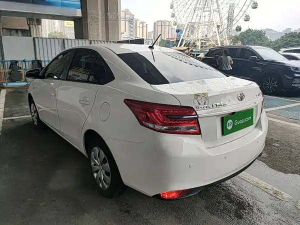 Toyota Yaris L 2022