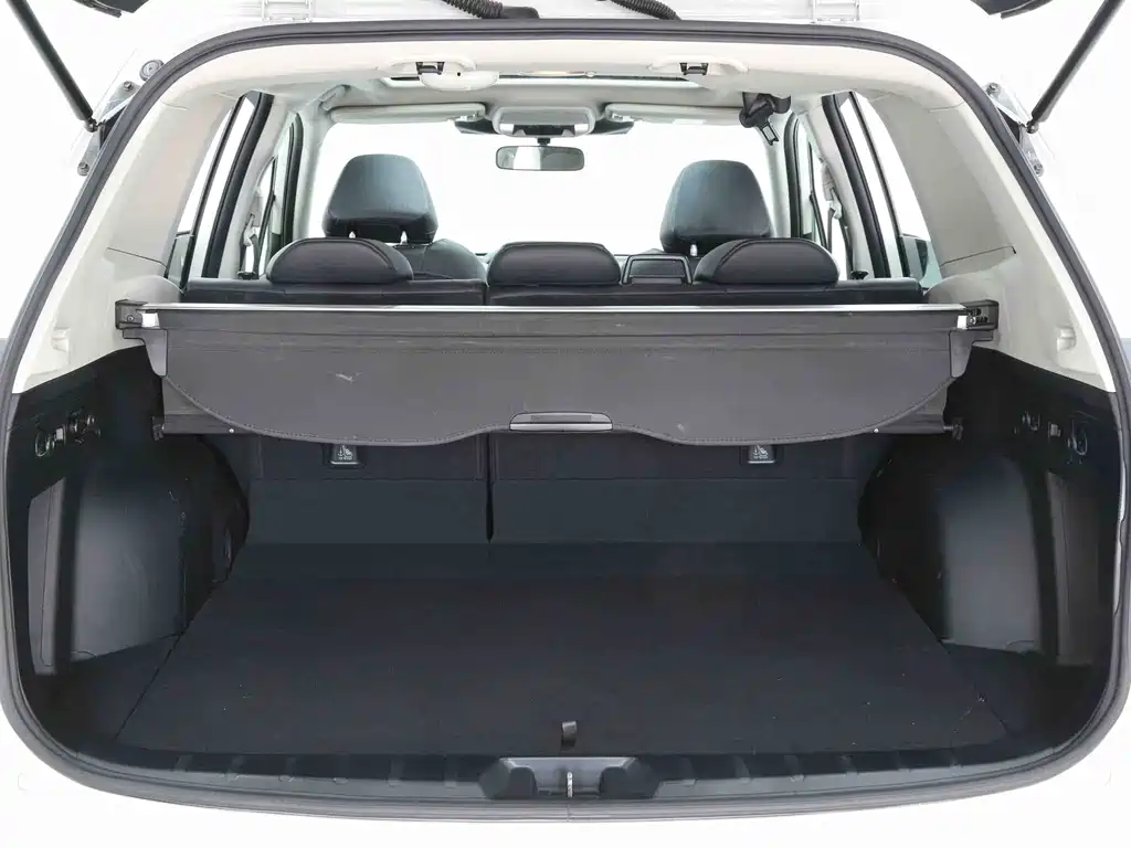 Subaru Forester 2022 — фото 12