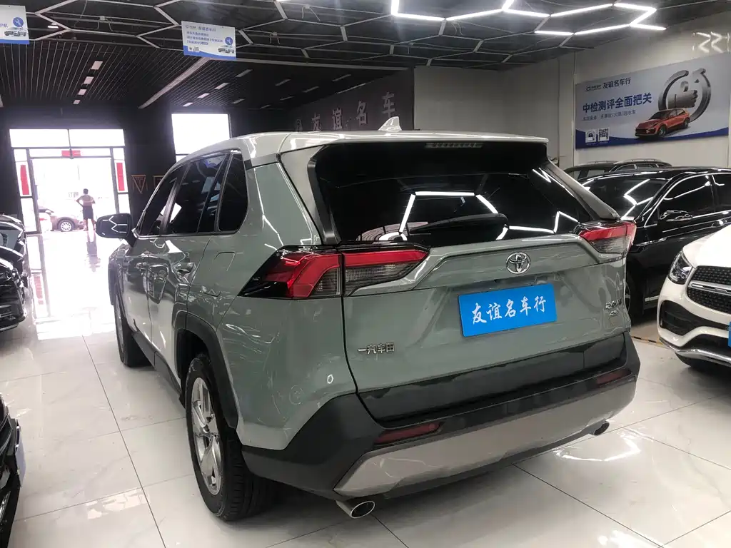 Toyota RAV4 2019 — фото 6