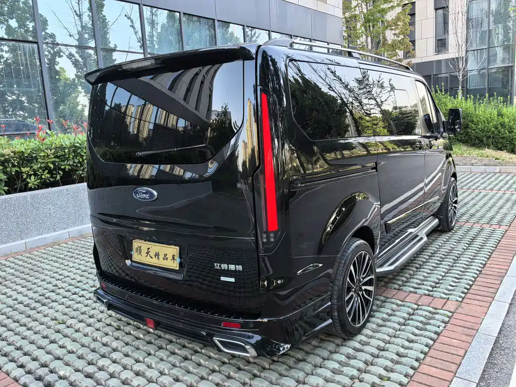 Ford Tourneo 2023