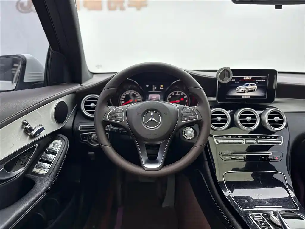 Mercedes-Benz GLC 2017 — фото 9